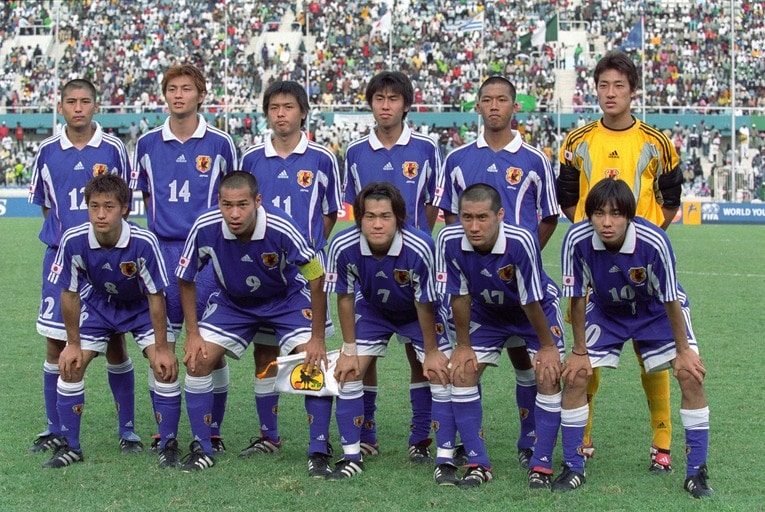 【日本サッカー名選手レア写真集】1999年ワールドユースでの南雄太（後列右端。写真は右に続きます）　©Getty Images