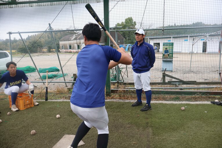 鹿児島城西高の監督に就任した道端。現在の指導風景　©Fumi Sawai