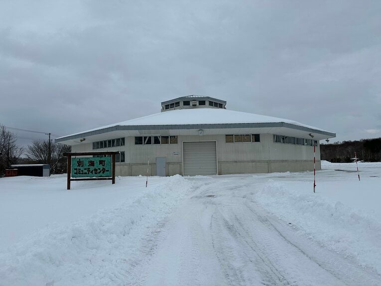 【昨年の甲子園出場時】牛の品評会や町のお祭りに利用されている「別海町コミュニティセンター」　©Yuji Yanagawa