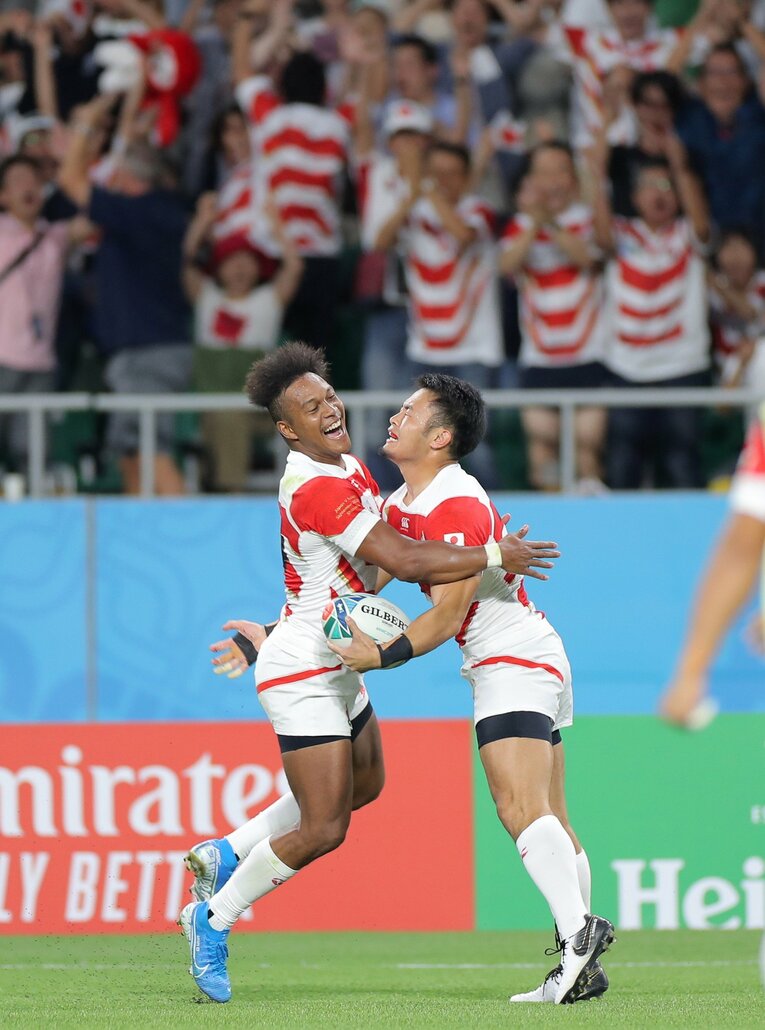 2019年ラグビーW杯で日本の両翼を担った松島幸太朗と福岡堅樹。史上初の8強入りに貢献した　©︎JIJI PRESS