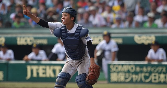 甲子園決勝に導く2年生捕手の判断力。北海・佐藤大雅の“2つのスパイス