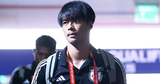 三笘薫の“テレビに映らないプロ意識”「開始8分で水を」「スパイクに