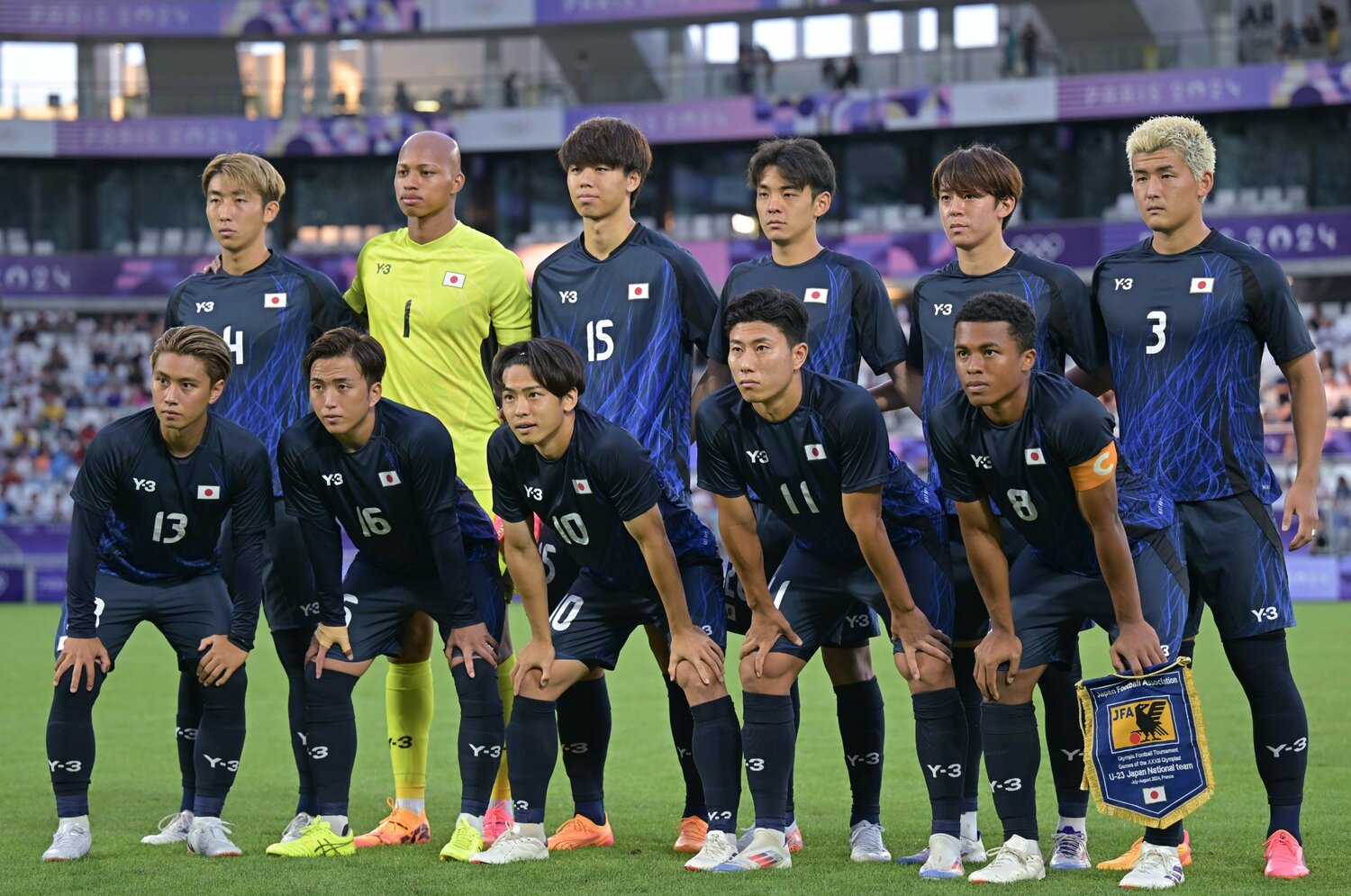 マリ戦先発メンバー。後列右端が西尾、左から3人目が高井　©Takuya Kaneko/JMPA