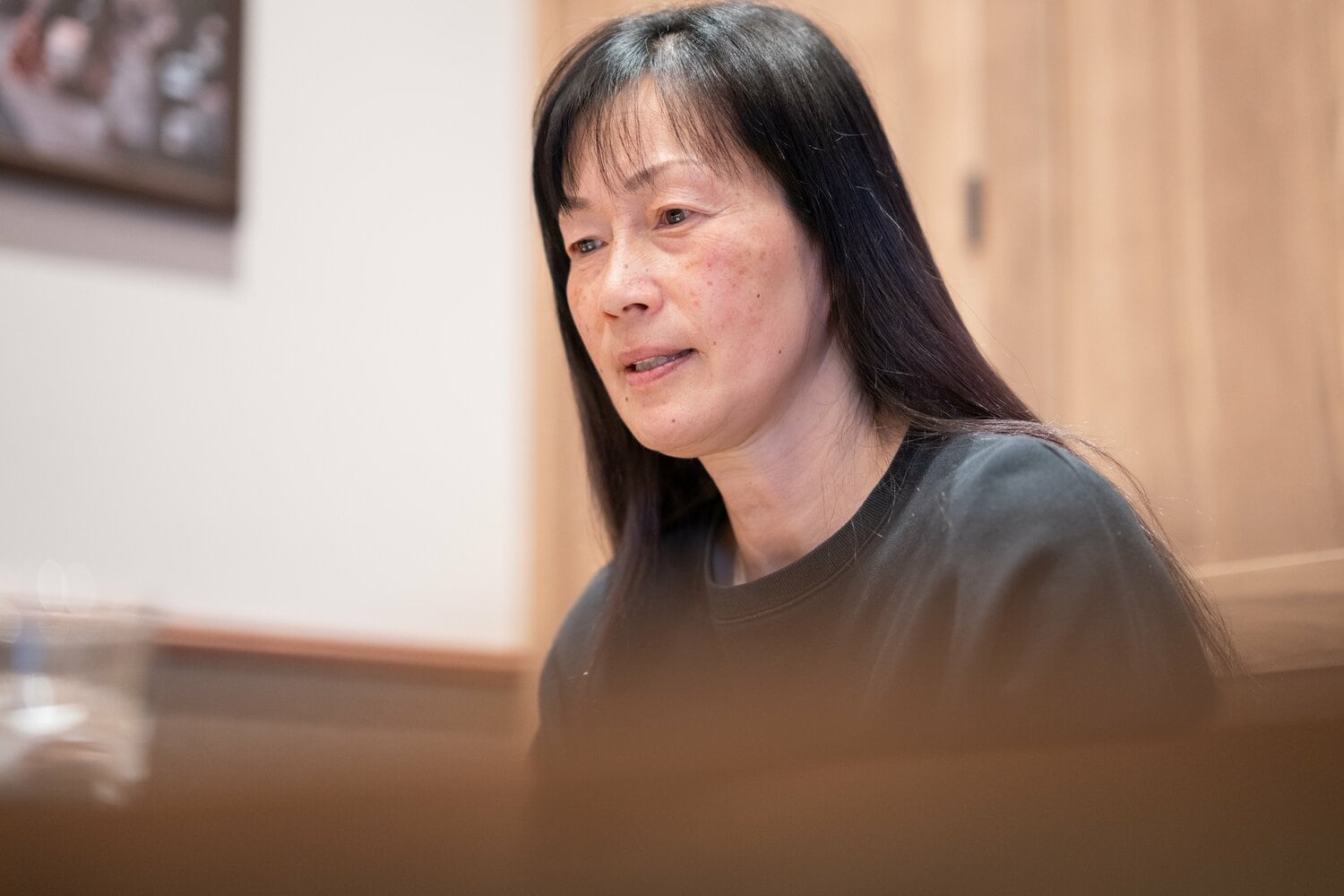 インタビューに答える現在の福岡晶さん