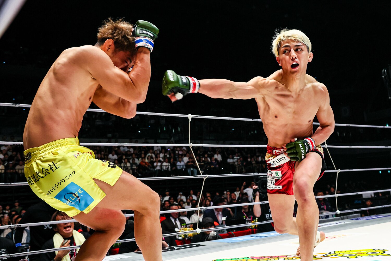 金原正徳が「ガードの上から効かされた」と語る鈴木千裕の強烈な右ストレート　©RIZIN FF Susumu Nagao