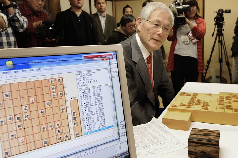 「AI将棋に初めて負けた名棋士」米長邦雄69歳“弱音と本音の最期”死の4カ月前、抗ガン剤での剃髪姿となり「仏の道に近づいて…」＜Number Web＞ photograph by Kyodo News