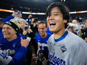 ベッツ熱弁「オオタニと一緒に…特別だよ」ドジャース大谷翔平の“テレビに映らない”ワールドシリーズ連覇全事実「開幕前日取材は超カオスに」