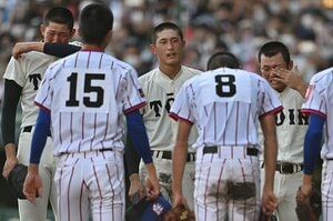 号泣の大阪桐蔭「それができなかったのが弱さ」「手拍子に呑まれそうに」トリプルプレー、下関国際の研究…“甲子園の魔物”に王者は襲われた