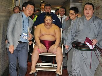 “靱帯のプロ”妙義龍が語る遠藤の強さと復活への秘訣。~膝の手術か保存療法か~<Number Web> photograph by NIKKAN SPORTS