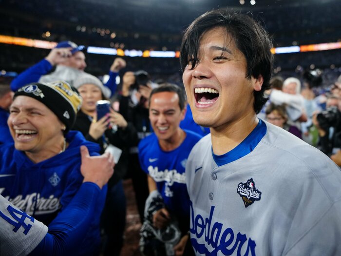 ベッツ熱弁「オオタニと一緒に…特別だよ」ドジャース大谷翔平の“テレビに映らない”ワールドシリーズ連覇全事実「開幕前日取材は超カオスに」＜Number Web＞ photograph by Daniel Shirey/Getty Images