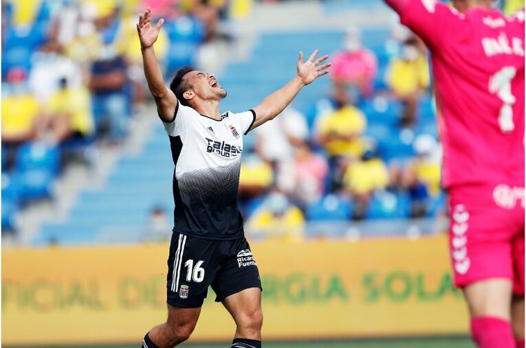 〈激写〉岡崎慎司35歳、スペイン2部から日本代表の救世主になれるか 「すごい良いヤツだよ」新天地でも愛される“侍魂”(15)