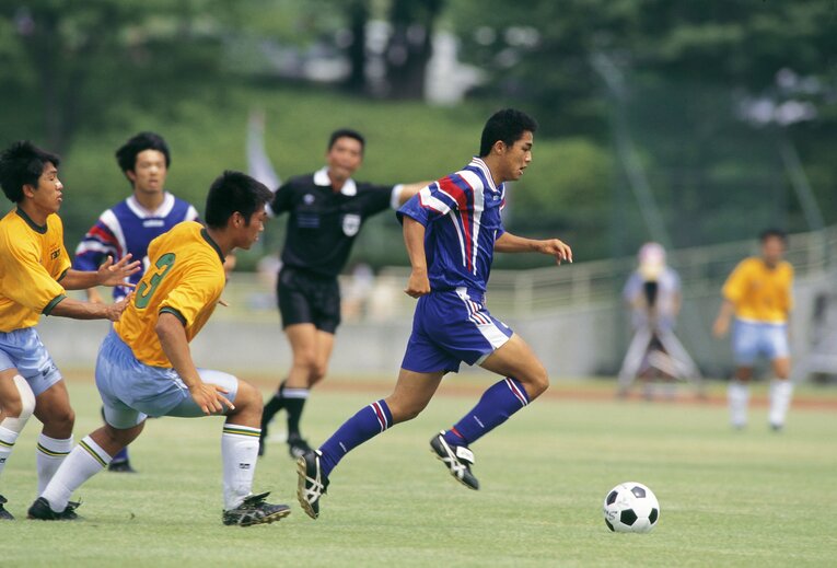 1996年高校総体での清水商業・小野伸二。初めてそのプレーを見た本山が「衝撃的だった」と語る　©︎AFLO