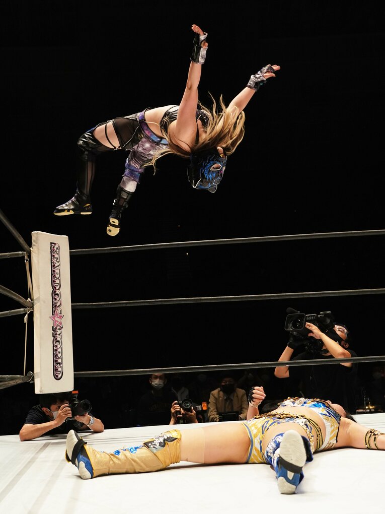 「しょっぱいんだよ！」顔面に塩を全力投球…やりたい放題の“闇堕ち”スターライト・キッドが、渡辺桃を悪の軍団に引きずり込む？(7)