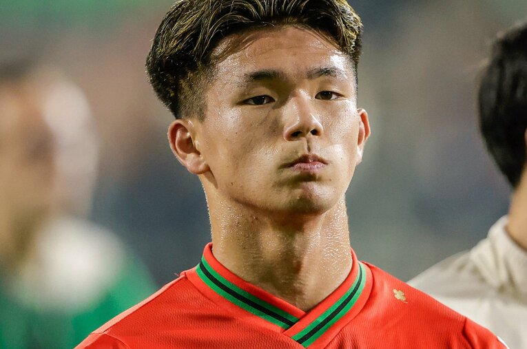 オランダ1部・NECナイメヘンに所属する塩貝健人（19歳）。慶應大から異例のステップアップした裏側を代理人が明かす ／ photograph by AFLO