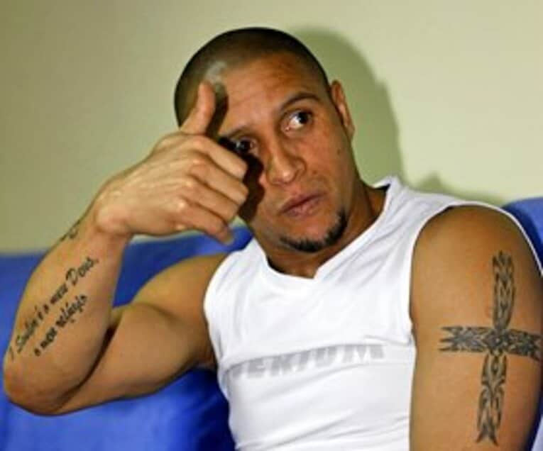 母国でプレーするロベカル、逞しい肉体は健在だ