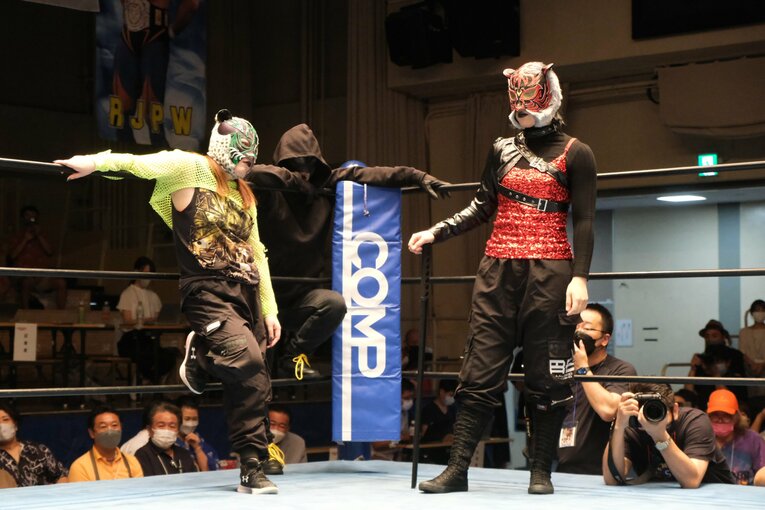 タイガー・クイーンを激怒させた“ヒール殺法”…乱入に凶器攻撃、待望のライバルは何でもありの“闇の軍団”？(45)