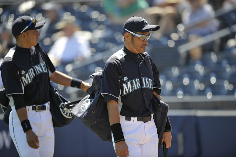 シアトル・マリナーズ時代の川崎宗則とイチロー（2012年）©︎Naoya Sanuki