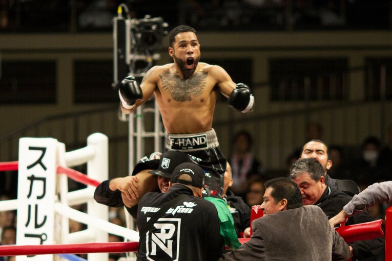 2018年3月1日、再戦で計量失格を犯した上で山中をKOし、喜びを爆発させるネリ　©Naoki Kitagawa