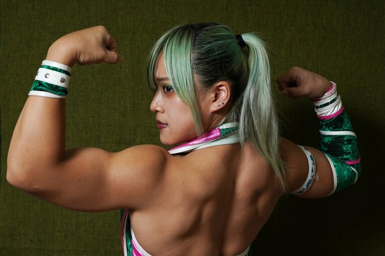 スターダム屈指の肉体派レスラー・飯田沙耶25歳の運命を変えた“推しと筋肉”「もう、制御しなくていいんだ」《特別グラビア》(25)