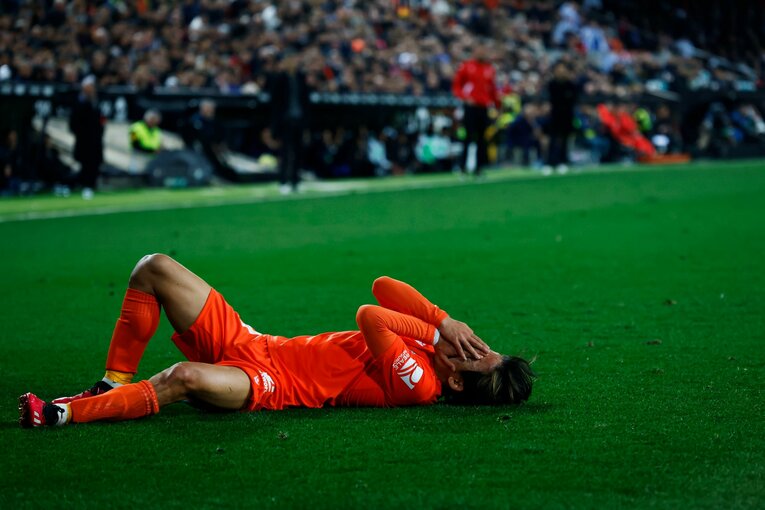 〈久保建英ソシエダ月間MVP〉敵地で憎まれるのは名が知れた証拠だが…「クボへの徹底マーク」と“1枚も撮れなかったシーン”とは(24)