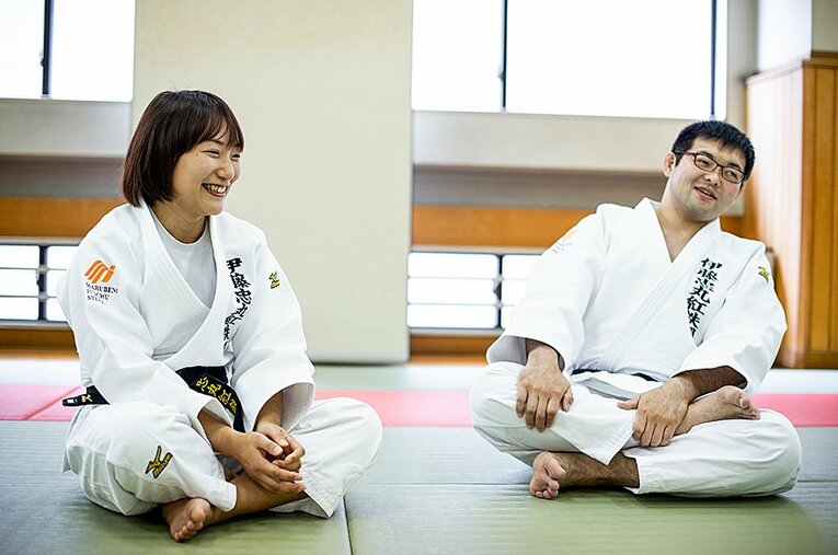 いつも笑顔が絶えない、パラ柔道の日本トップ選手同士の夫妻。障害のある無しを越えて、おふたりから学ぶことは多い。 ／ photograph by Yuki Suenaga