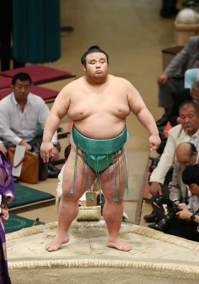 写真は2016年の夏場所。貴景勝（当時・佐藤）が新十両のとき。身長175cm、体重165kgと力士としては小柄だった　©JIJI PRESS