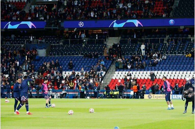 「PSGメッシ」の初得点と“FKの壁で寝転び”、ネイマールとの友情を撮った… 18歳のバルサ新10番ファティも復活〈激写〉(21)