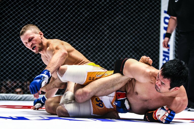 2009年10月、「DREAM.12」でゼルグ・“弁慶”・ガレシックと対戦。足関節を狙う桜庭