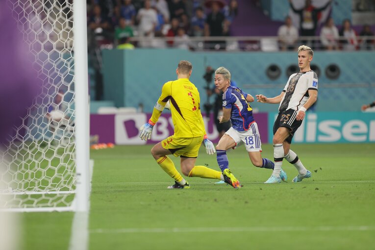 浅野の「ニア上ぶち抜き弾」（10枚目／14）　©Kaoru Watanabe/JMPA