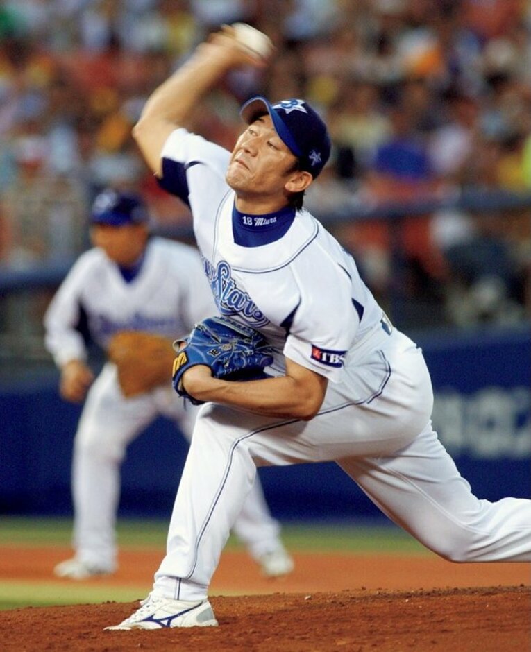 三浦大輔（みうら・だいすけ）／1973年12月25日生、奈良県出身。高田商高から'92年ドラフト6位で横浜入団。'98年は12勝で日本一に貢献。'05年に最優秀防御率と最多奪三振の2冠。'16年現役引退。'19年からDeNAの投手コーチ、二軍監督を経て'21年監督就任　©JIJI PRESS