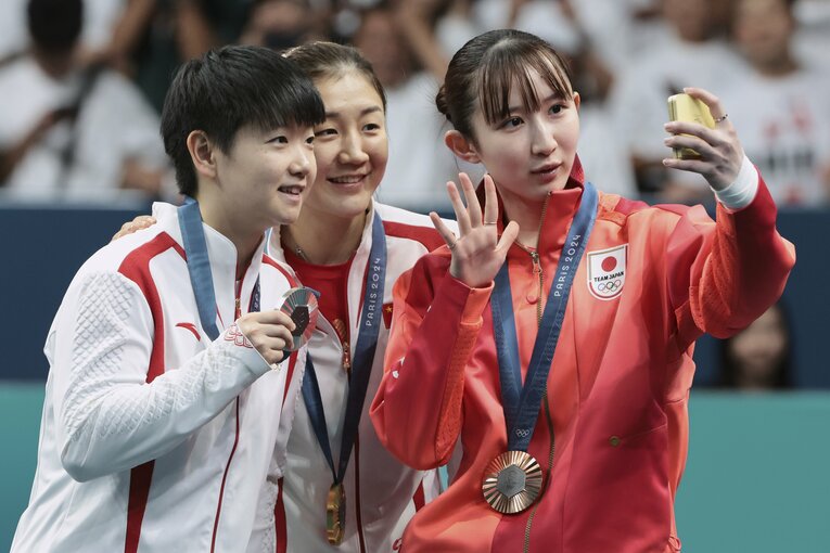 卓球女子シングルスのメダルセレモニー　©Getty Images