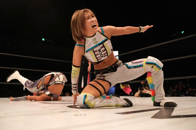 スターダム退団マッチで小波が“亡き戦友”木村花の技に込めた意味とは？ 対戦したジュリアは試合中に涙…「まだまだNEVER ENDです」(15)