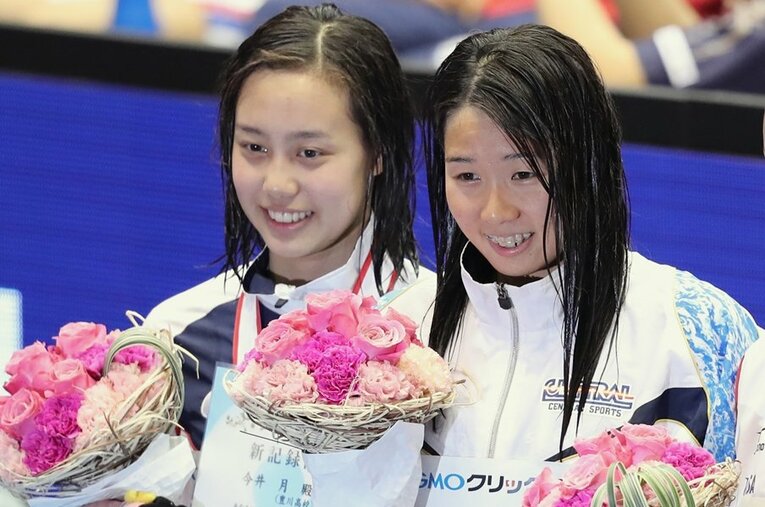 リオ五輪選考会で優勝し、笑みを浮かべる寺村美穂さん（右）　©JIJI PRESS