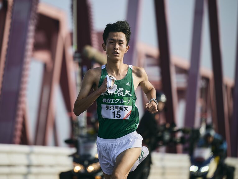 各校のエースが集まる2区でルーキーながら区間新の大学駅伝デビューを果たした東農大・前田和摩。箱根での走りも注目される　©Yuki Suenaga