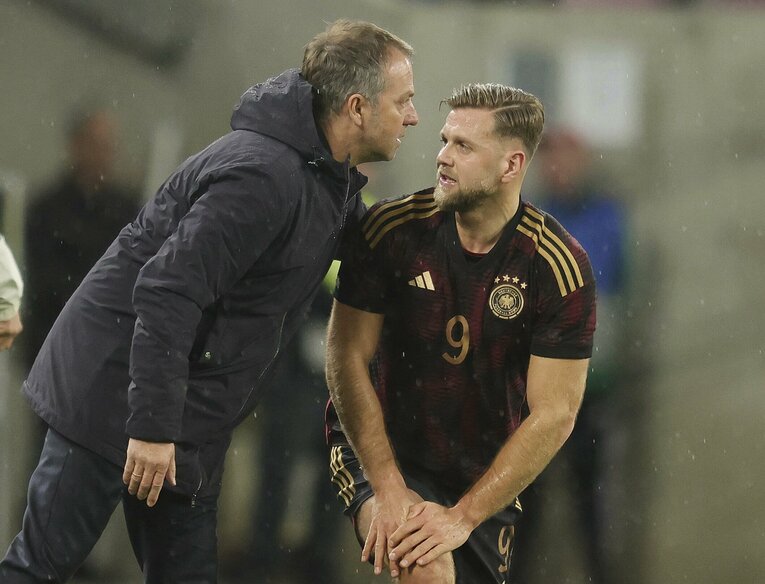 フリック監督はフュルクルクと心中するようにストライカーとして重用　©JIJI PRESS