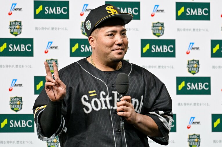 日本シリーズ史上5人目となる3試合連続本塁打を記録したソフトバンクの山川穂高 ／ photograph by Nanae Suzuki