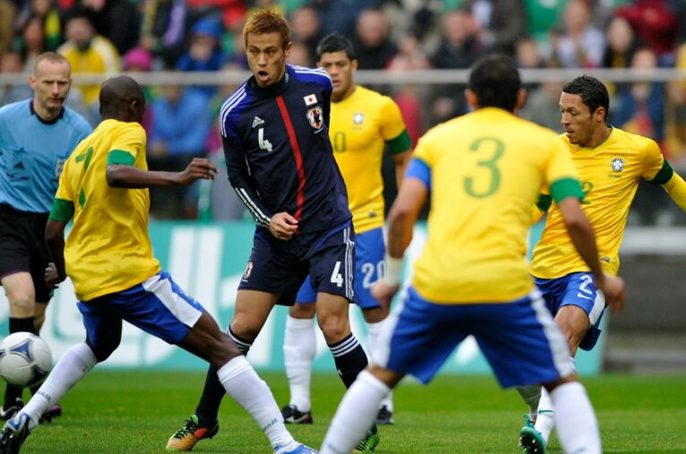 2012年10月のブラジル戦で0-4の完敗を喫するも1トップとして存在感をみせた本田圭佑。W杯優勝の目標はブレていないと語っていた ／ photograph by Takuya Sugiyama