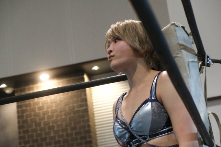 「他では見られない安納サオリだった」人気女子レスラー“3試合出ずっぱり”の凱旋興行に密着「体重が4kg減って…そりゃそうですよね」(57)