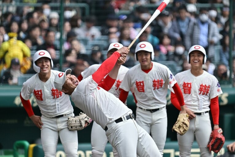 【超楽しそうで礼儀正しい…智弁和歌山ナイン＆監督のテレビに映らない表情／全10枚】©Hideki Sugiyama