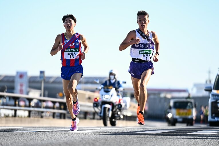 2区の創価大・葛西潤は駒澤大のスーパールーキー佐藤圭汰に1秒差で競り勝ち、区間賞に ©Nanae Suzuki