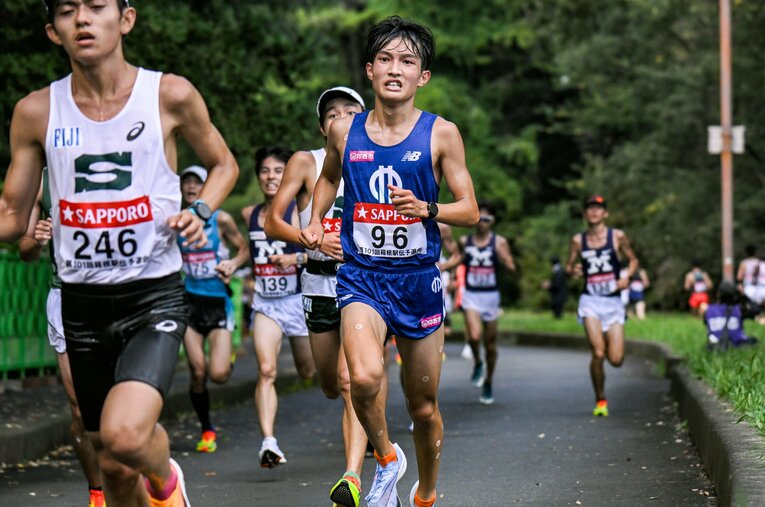 箱根路へ、予選会を突破するのは……？　写真は昨年の予選会を走り、101回箱根本大会で7区2位だった順大・吉岡大翔 ／ photograph by Nanae Suzuki