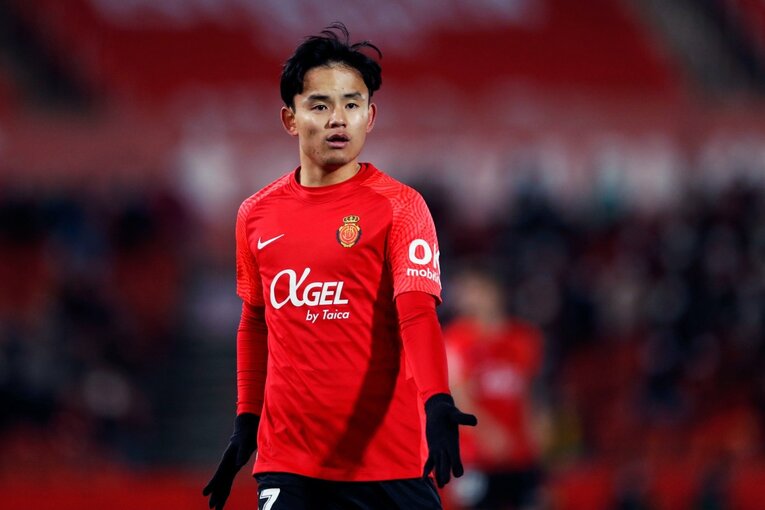 久保建英の“劇的決勝ゴール後に消えた疾走”は「客席に飛び込みたかったけど高すぎて無理」だった？《カメラマンが見た真相》(52)