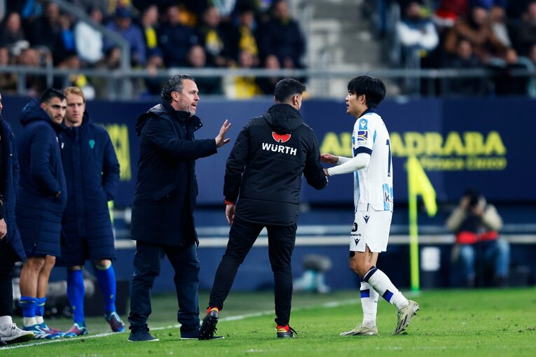 ファールを受けた後には、相手監督にもクレームを　©Daisuke Nakashima