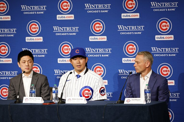 今永を見守るホイヤー編成本部長　©JIJI PRESS