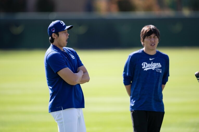スプリングトレーニングの大谷翔平と水原一平元通訳　©︎Nanae Suzuki