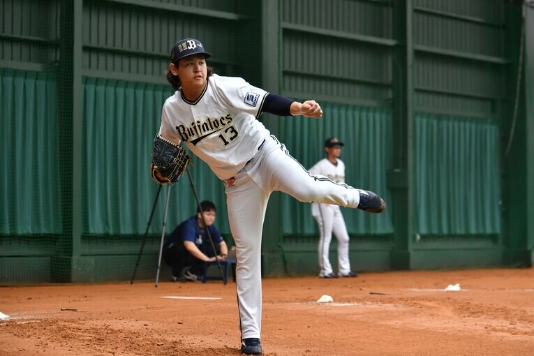 投球練習する宮城　©︎Hideki Sugiyama