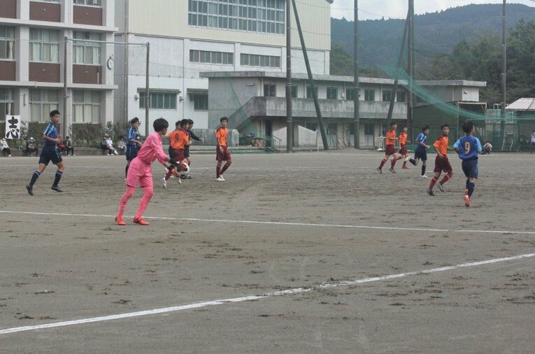 高校サッカー、8人で11人に勝った“奇跡のチーム”「ってか、フォーメーションどうすんの？」(4)