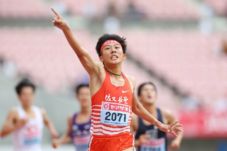 U20日本選手権5000mでは、中央大の先輩になる岡田開成を抑えて優勝した浜口　©AFLO