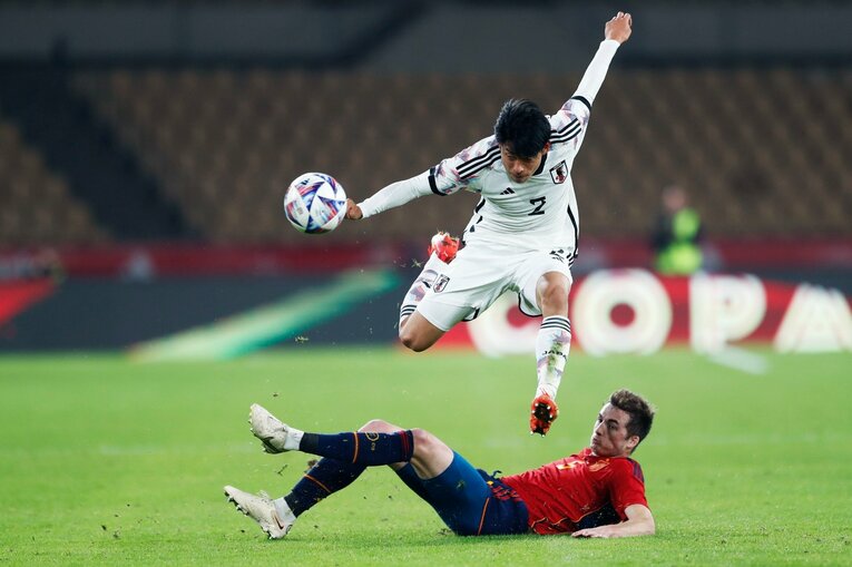 W杯前に日本人カメラマンが撮ったU-21スペインvs日本「リアルな実力差」ハイプレス空転の完敗を“未来予測”にしないためには… (22)