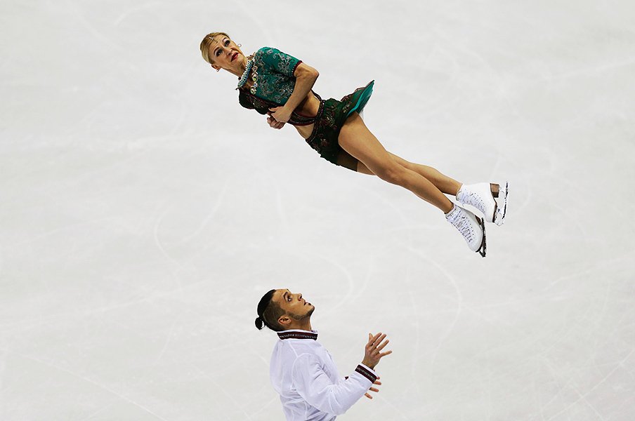欧州フィギュアで元王者が次々復活!ペアとアイスダンスの華麗なる舞い。<Number Web> photograph by REUTERS/AFLO